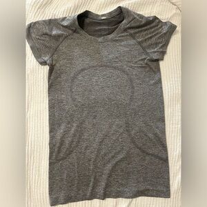 LIGHTLY WORN LULU TOP
